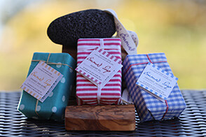 Soap, Pumice Stone & Olive Wood Soap Dish Gift Box